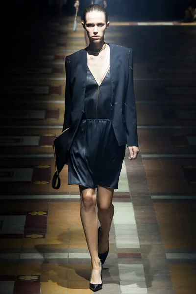 Look 17